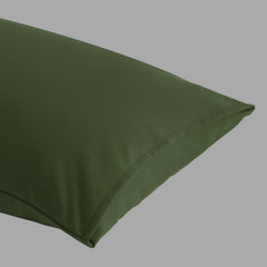 FLXXIE olive green pillowcase in travel use demonstrating lightweight, washable convenience.