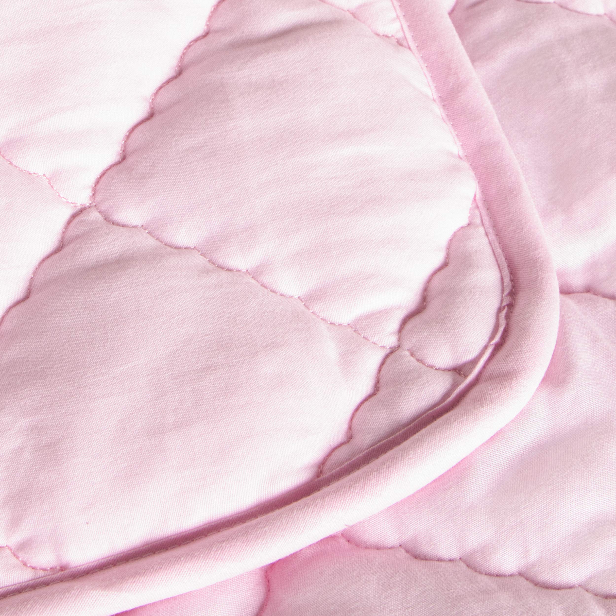 FLXXIE Toddler Comforter pink folded demonstrates easy storage and quick travel-ready warmth.