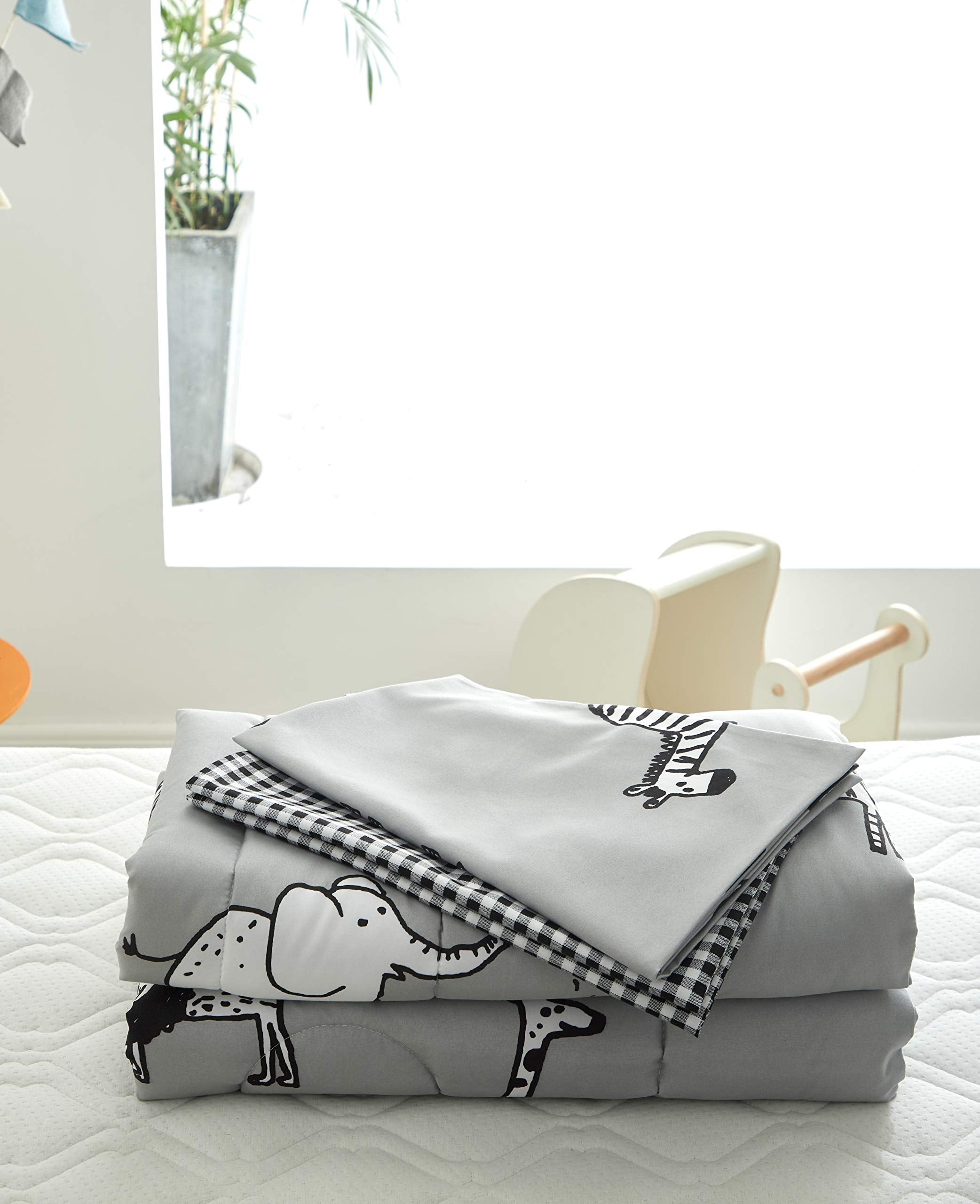FlySheep standard crib and toddler bed fit for easy transitions.