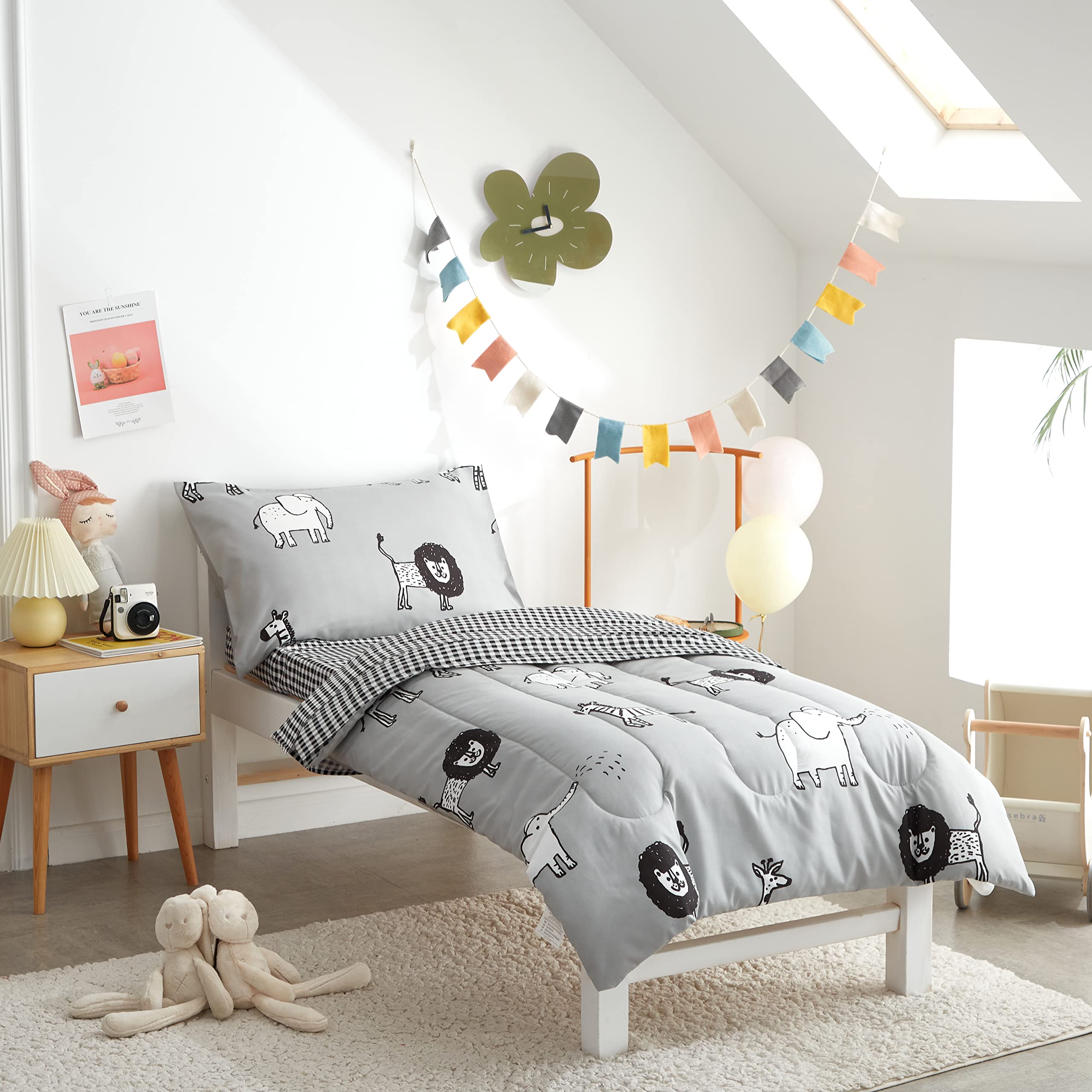 FlySheep microfiber fabric is skin-friendly and low-static for gentle nights.