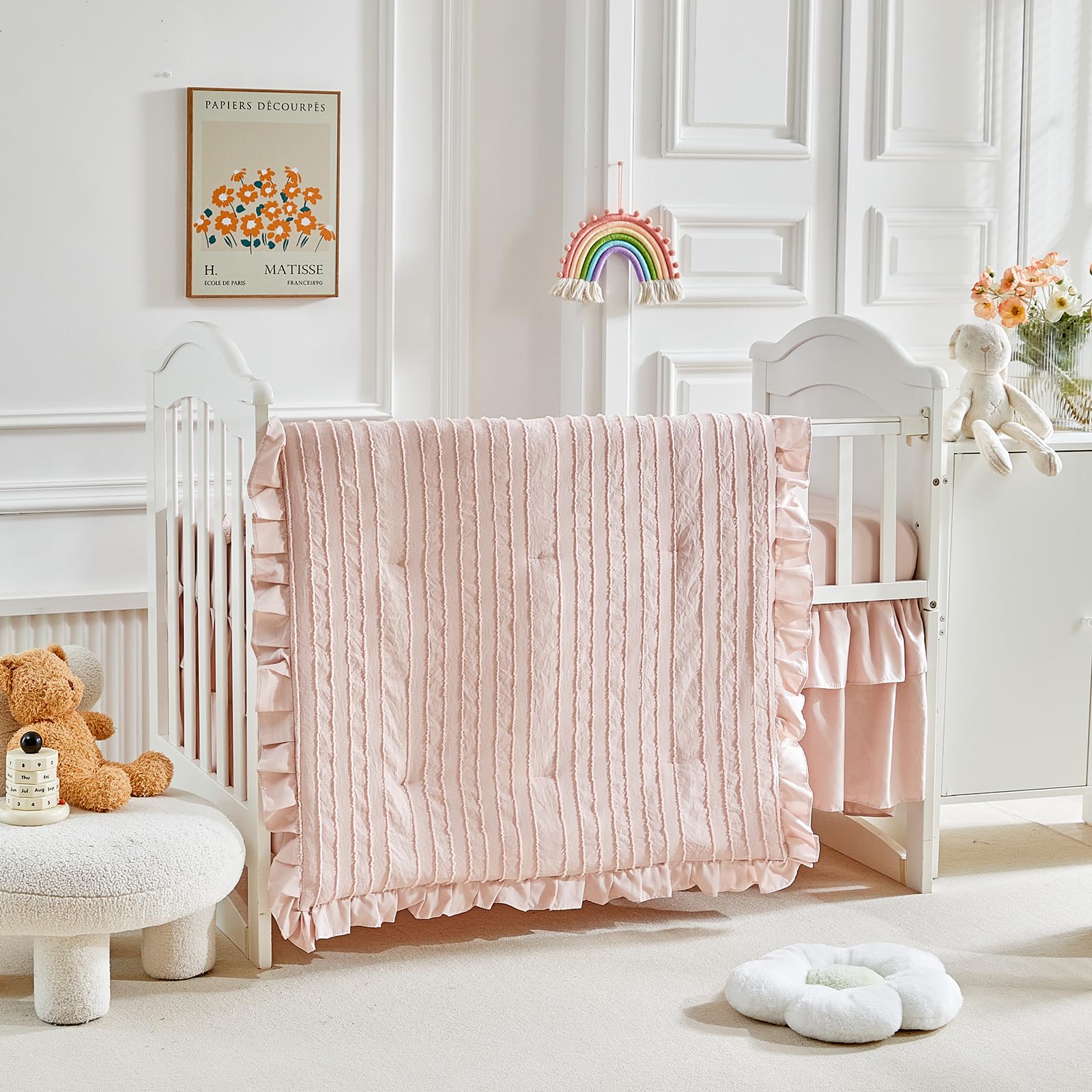 Flysheep ruffle fringe comforter edge adds decorative texture to the crib