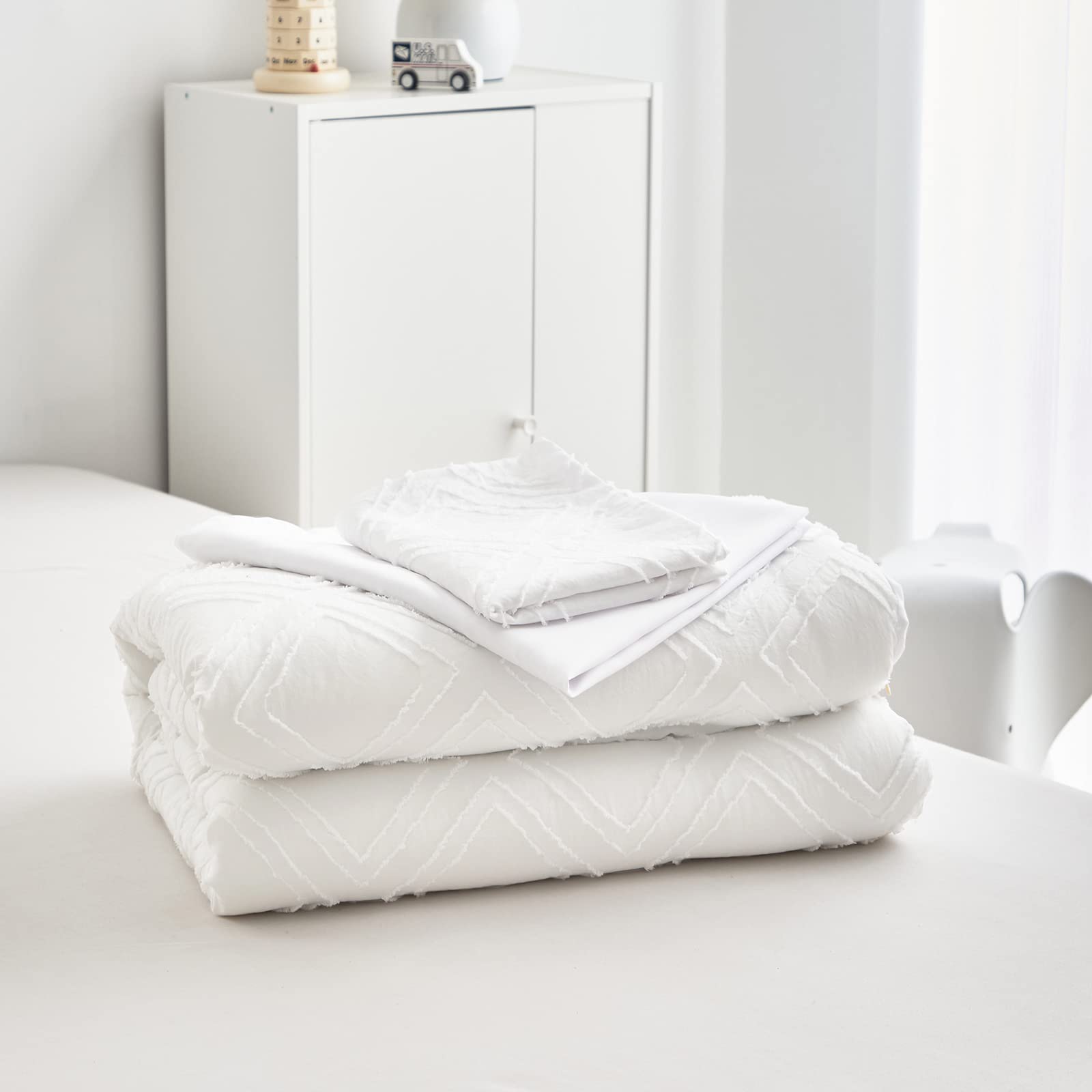 Flysheep four-piece set simplifies bedtime with coordinated pieces and quick setup