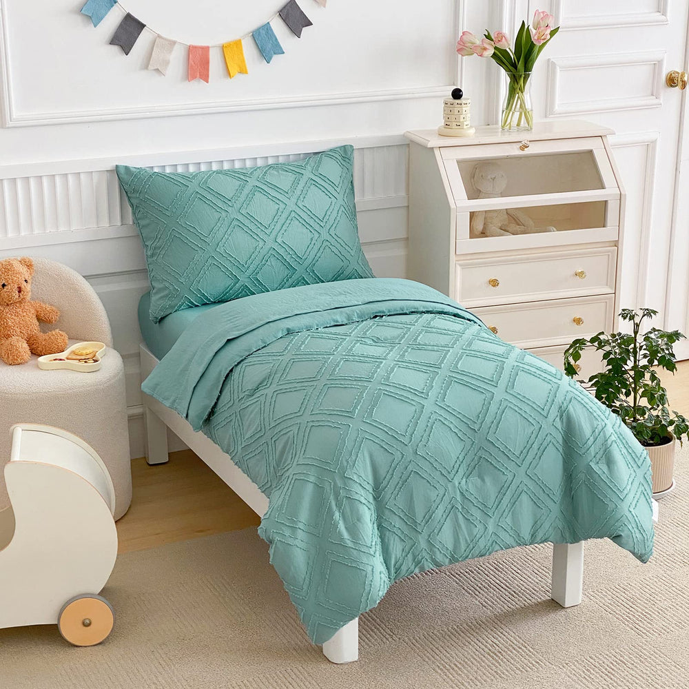 Flysheep reversible comforter showing tufted sides for versatile styling