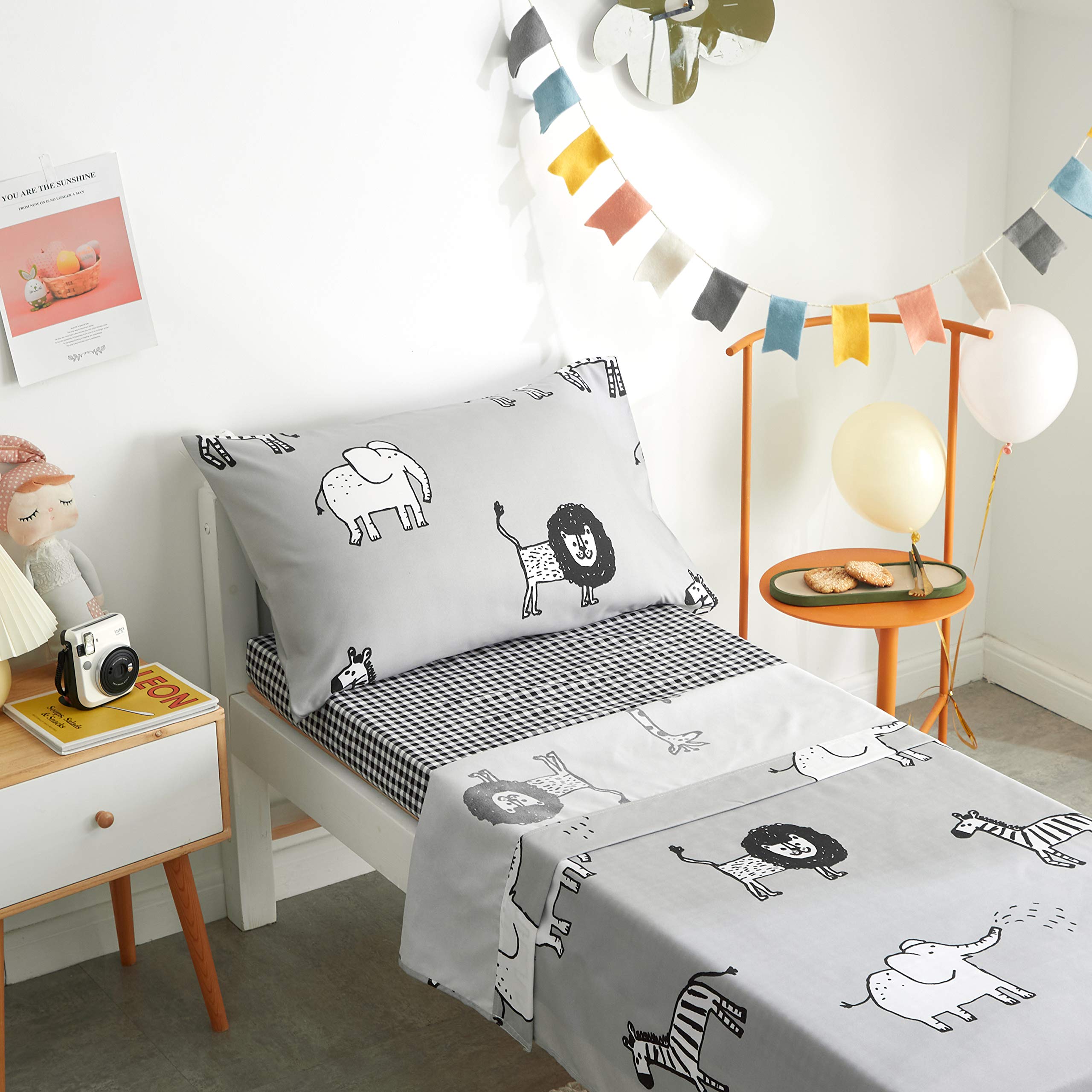 FlySheep fitted sheet 28x52x8 stays secure on crib or toddler bed.