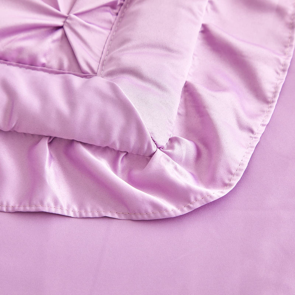 Flysheep pintuck detail highlights geometric texture on the bedding