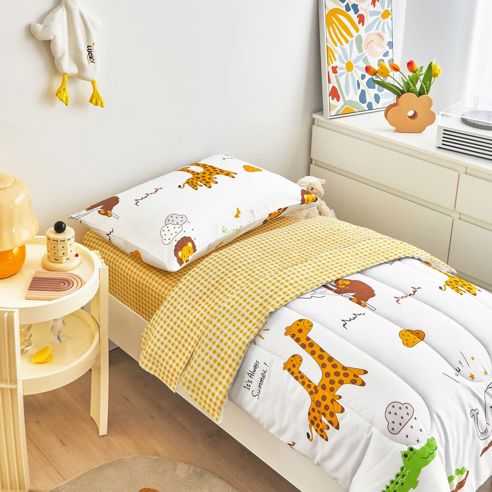 Flysheep reversible design displayed for two looks without changing bedding.