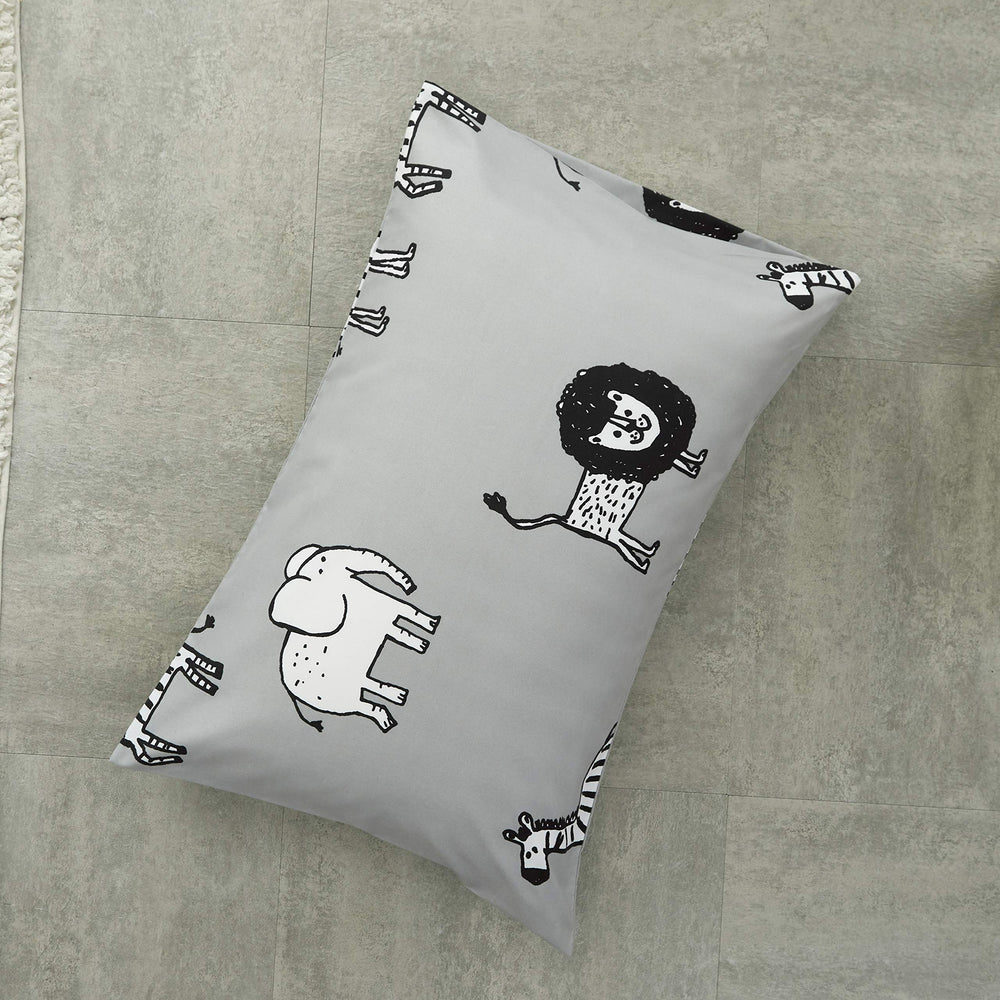 FlySheep reversible comforter shows gray and plaid design options.
