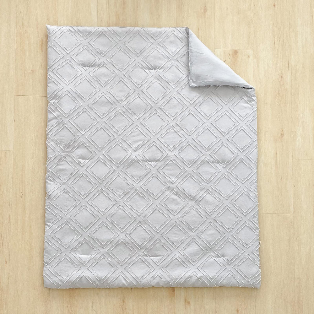 Flysheep packaging image demonstrates easy-care instructions and gift-ready presentation
