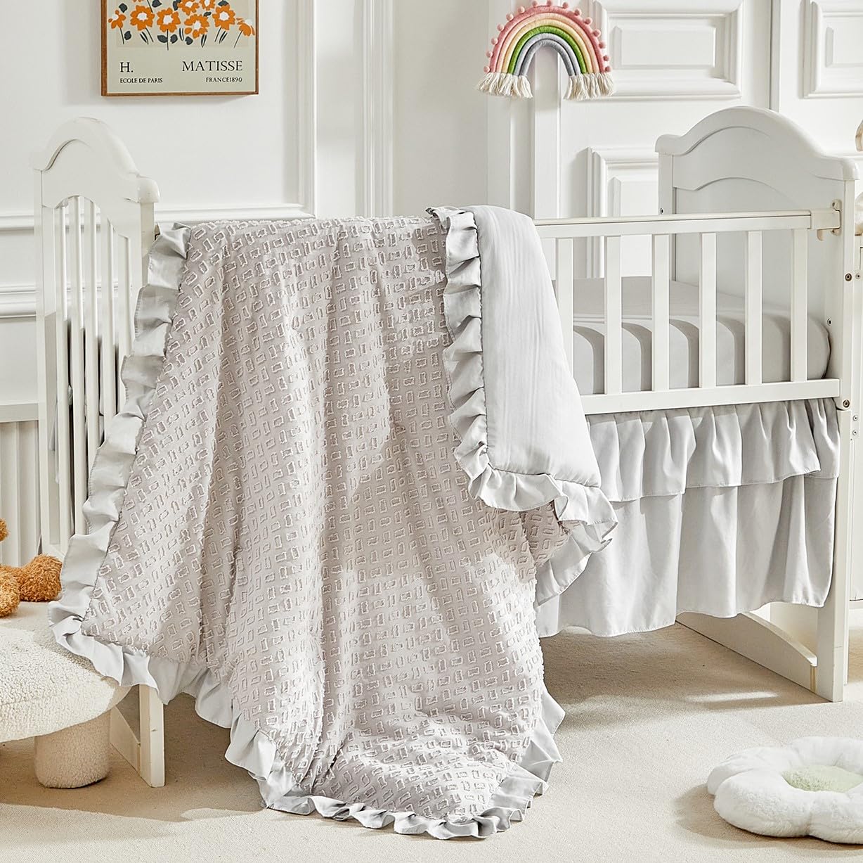 Flysheep tufted crib bedding set with ruffle fringe offers soft, calming comfort for baby sleep.