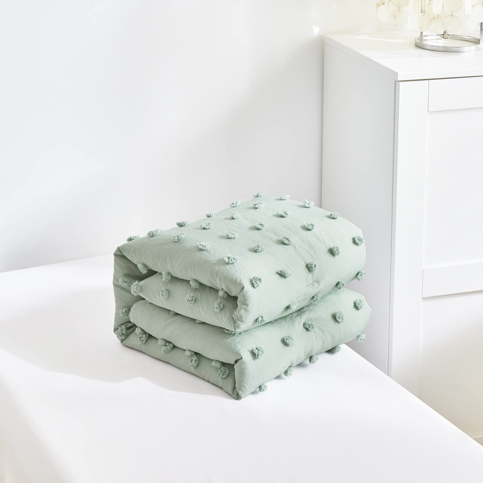 Flysheep tufted dots bedding packaging shows complete four-piece set