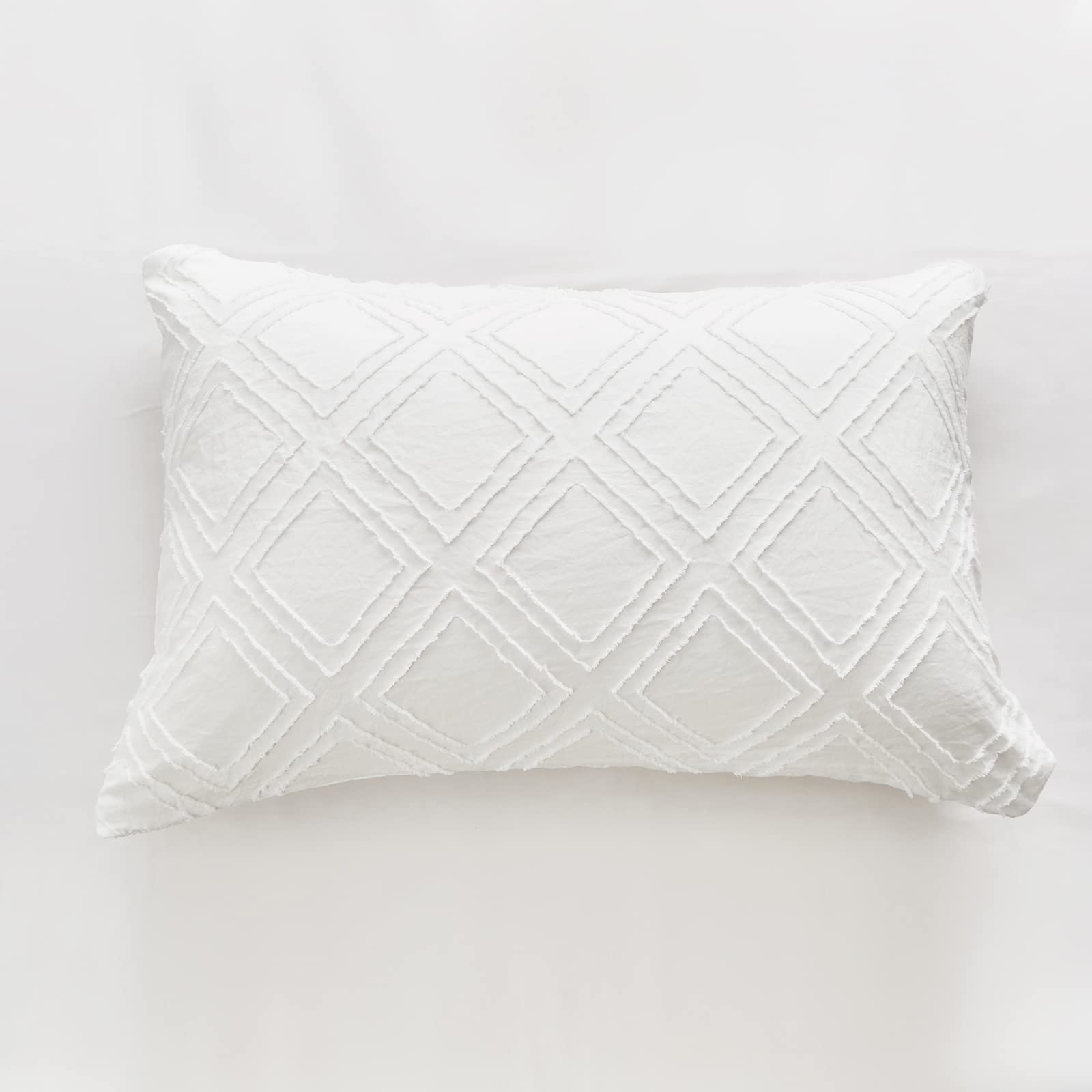 Flysheep white bedding on a toddler bed creates a calming, cozy sleep space
