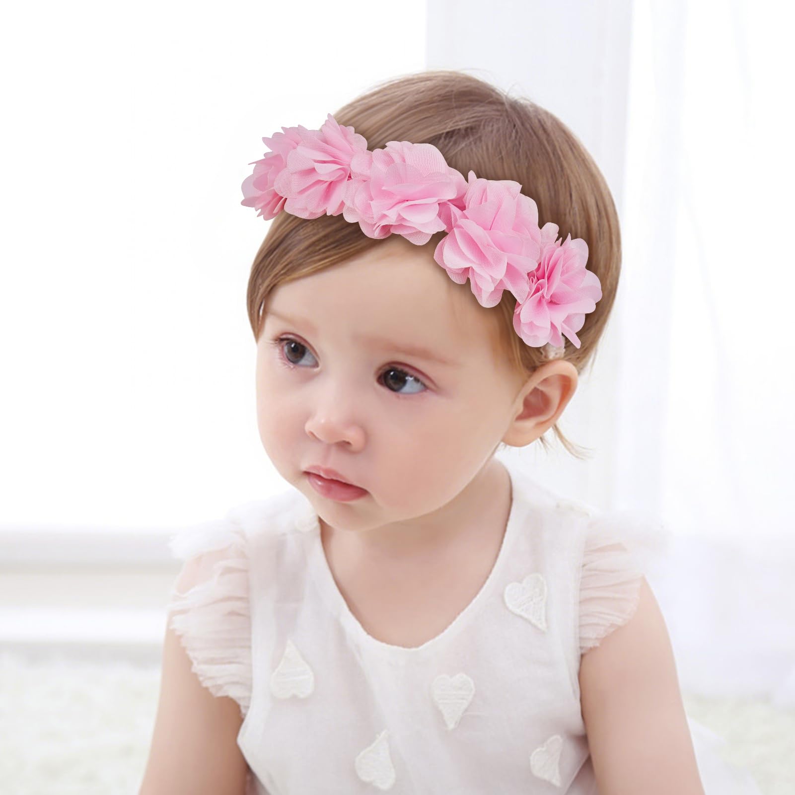 Fmeida headband stays in place during smiles and photos.