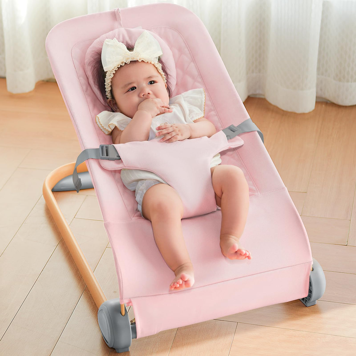 Fodoss Baby Bouncer ergonomic-design close-up illustrates supportive seat for newborn comfort.