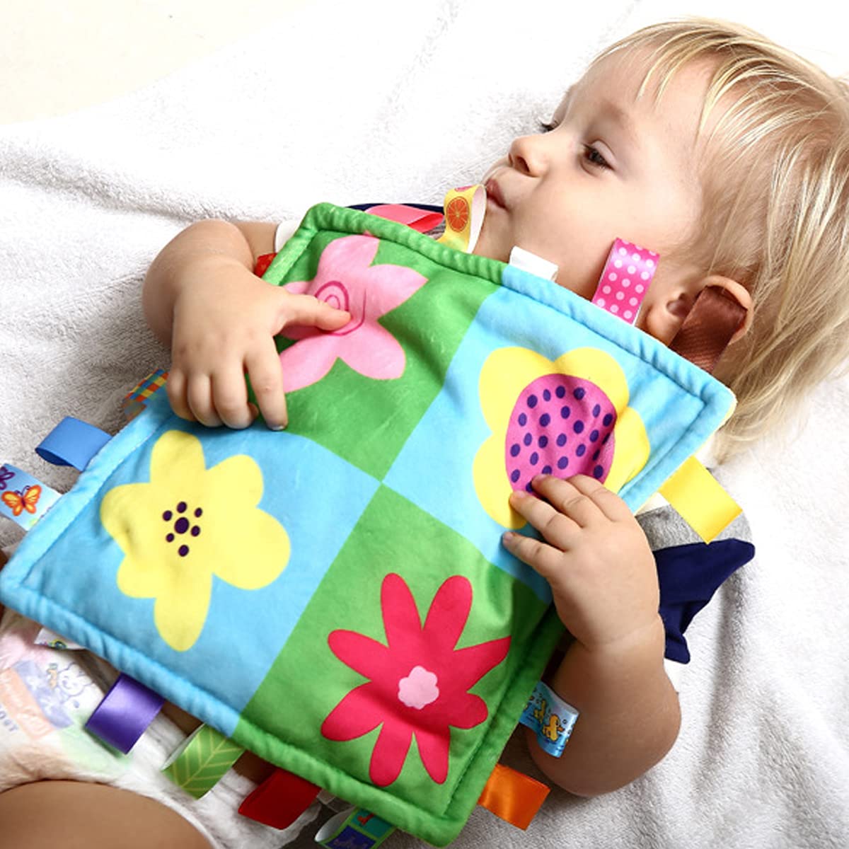 FOMAISELF tag blanket demonstrates machine-washable care and durability