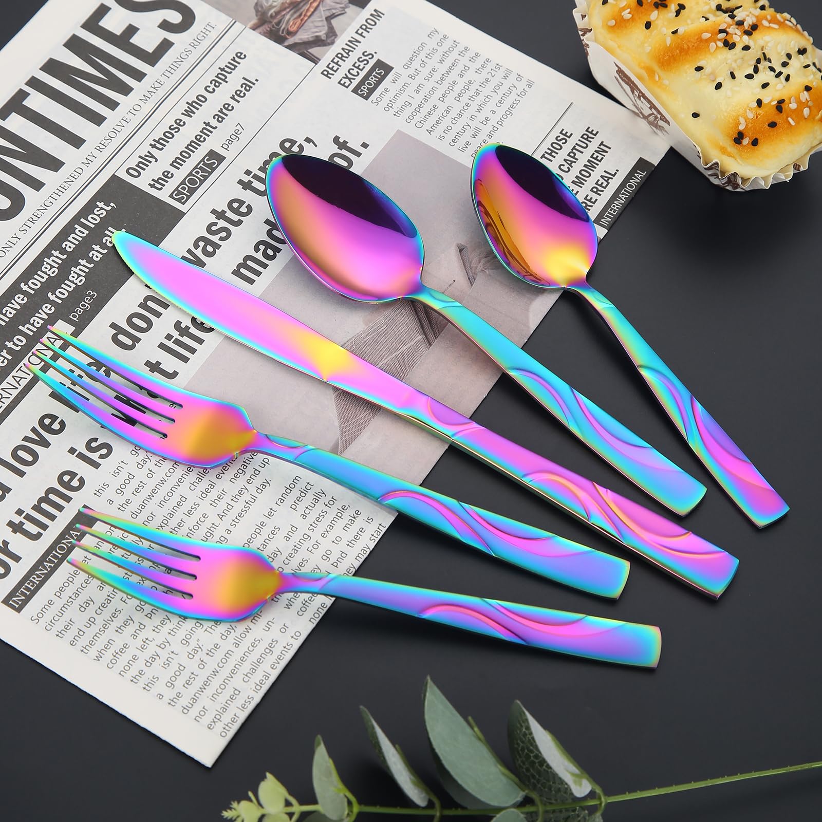 FONGDANLAITE Rainbow flatware 8-person set covers gatherings with style