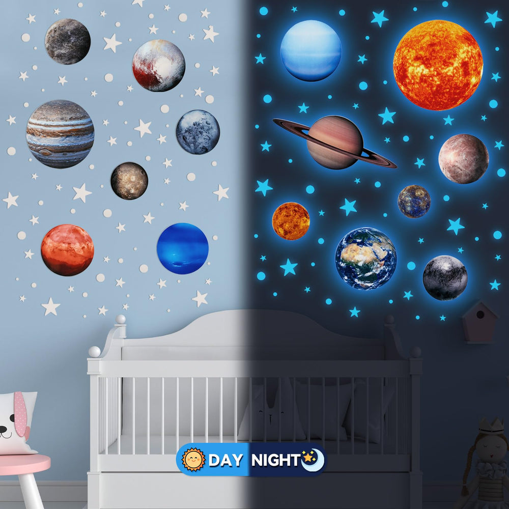 Fontien packaging shows the 780-piece solar system decal set for ceiling coverage.
