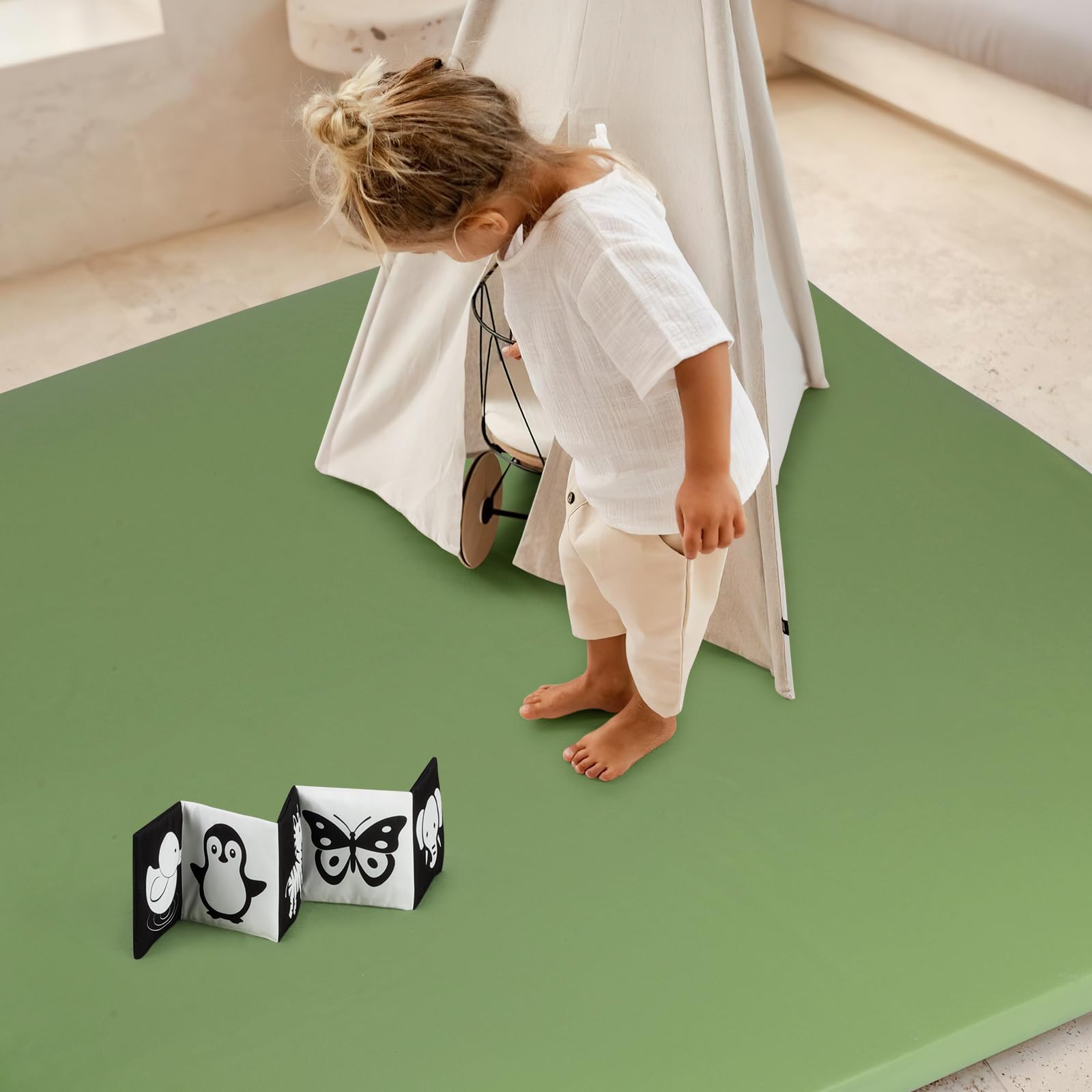 Foryoomi's double-sided design lets you switch surfaces for different play moments.