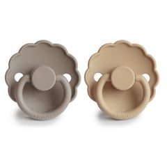 FRIGG Daisy Click-lock System demonstrates secure attachment for safe on-the-go use.