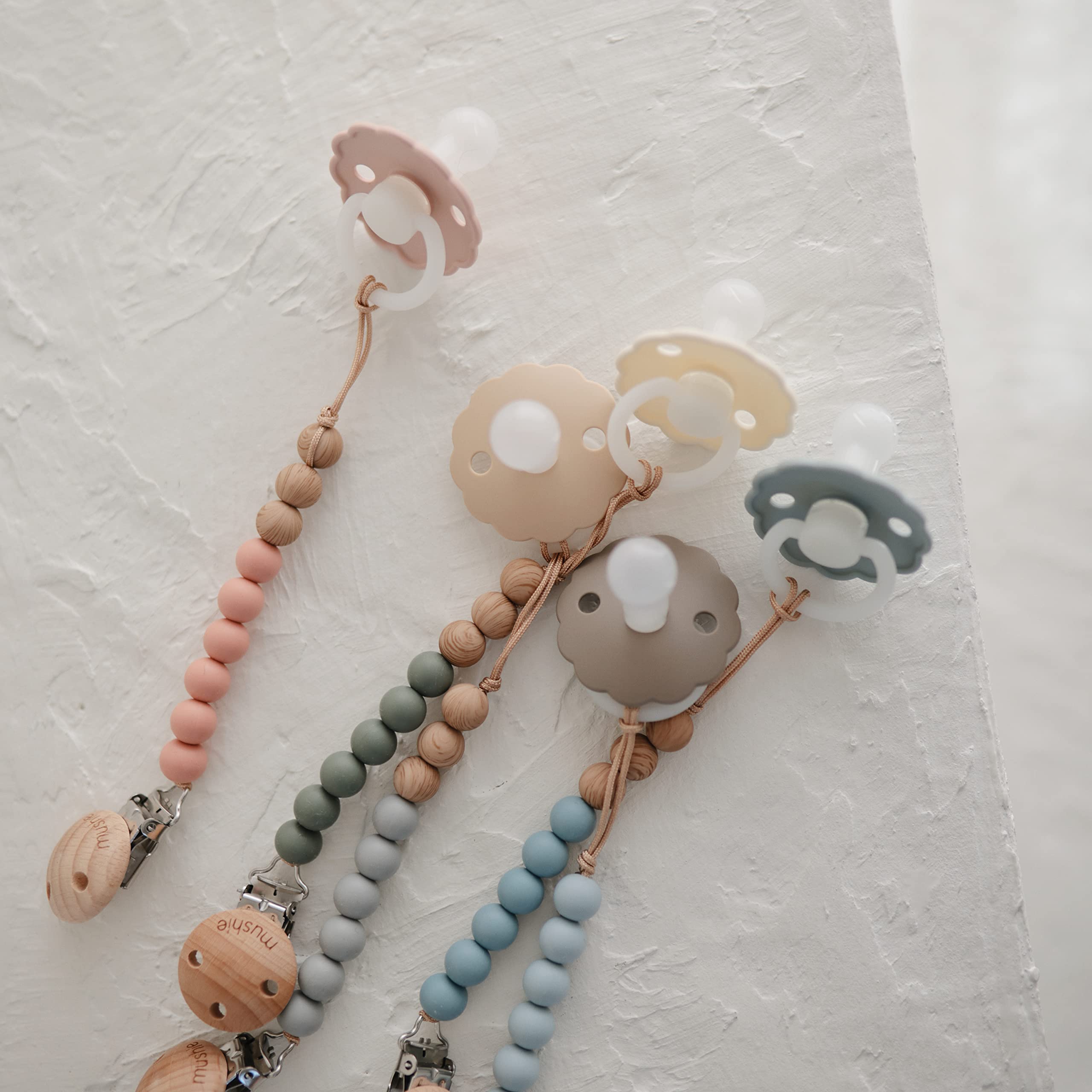 FRIGG Daisy Night outward-curve design keeps pacifier off skin