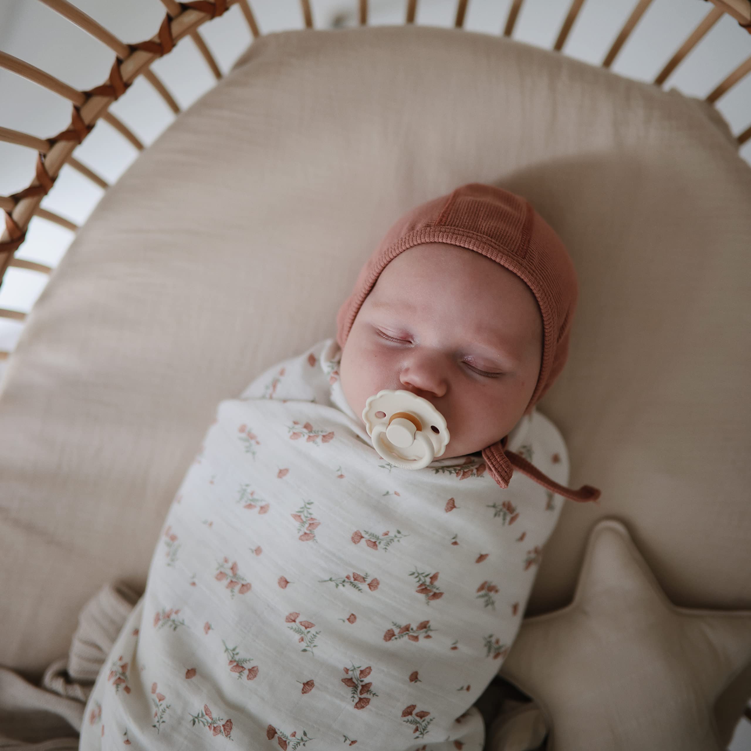 FRIGG Daisy BPA-free label reassures parents about toxin-free materials.