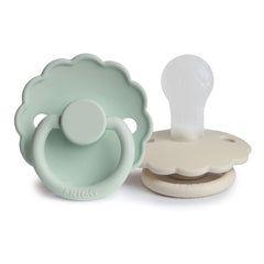 FRIGG Daisy SilkySoft nipple close-up in medical-grade silicone for gentle soothing.