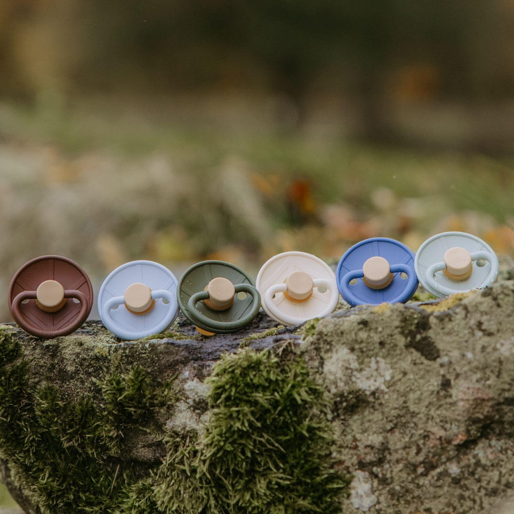 FRIGG Little Viking pacifier security-handle enables easy checks.