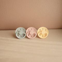 FRIGG Moon outer-curve design keeps pacifier away from delicate skin