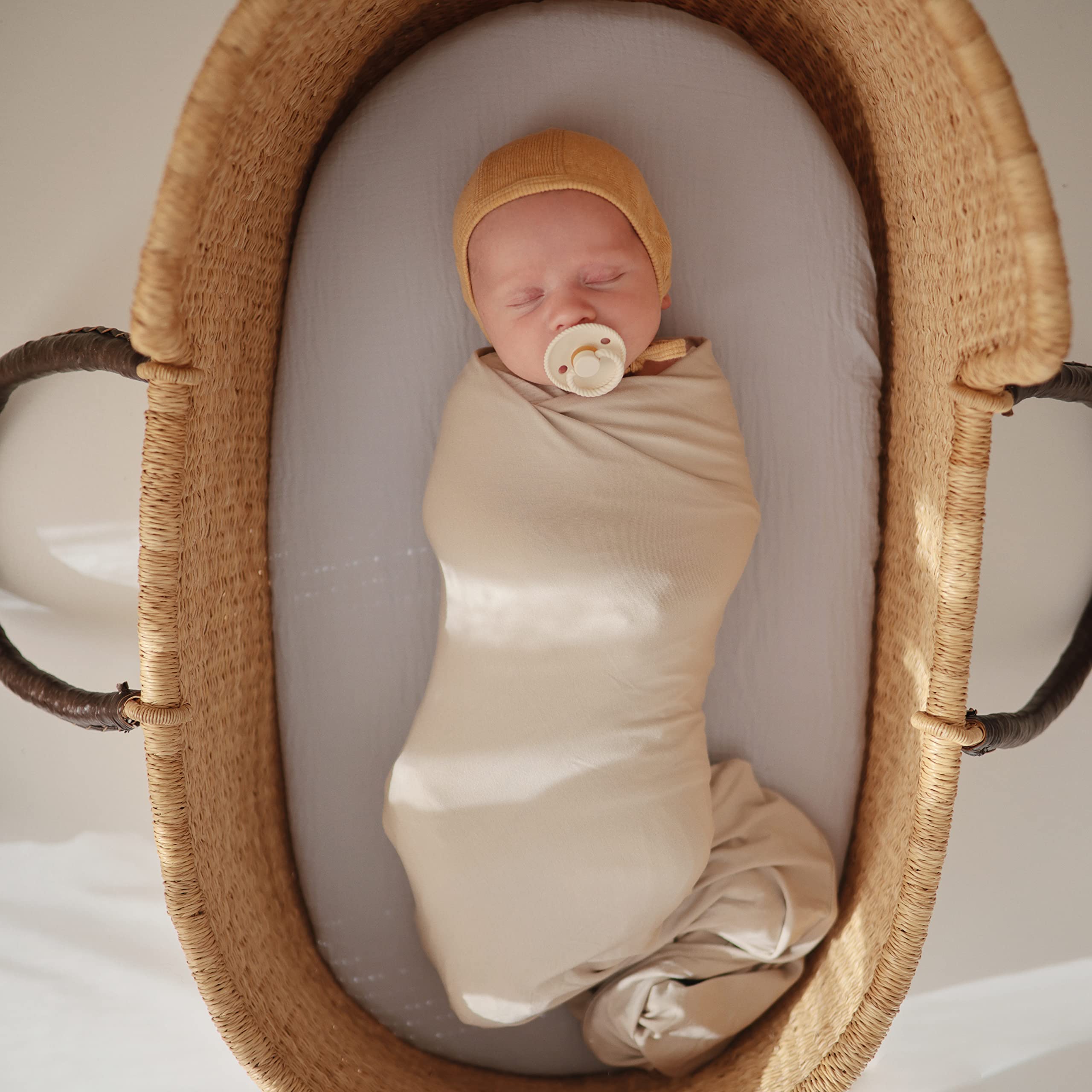 FRIGG rope pacifier side view showing ergonomic shield for skin comfort.