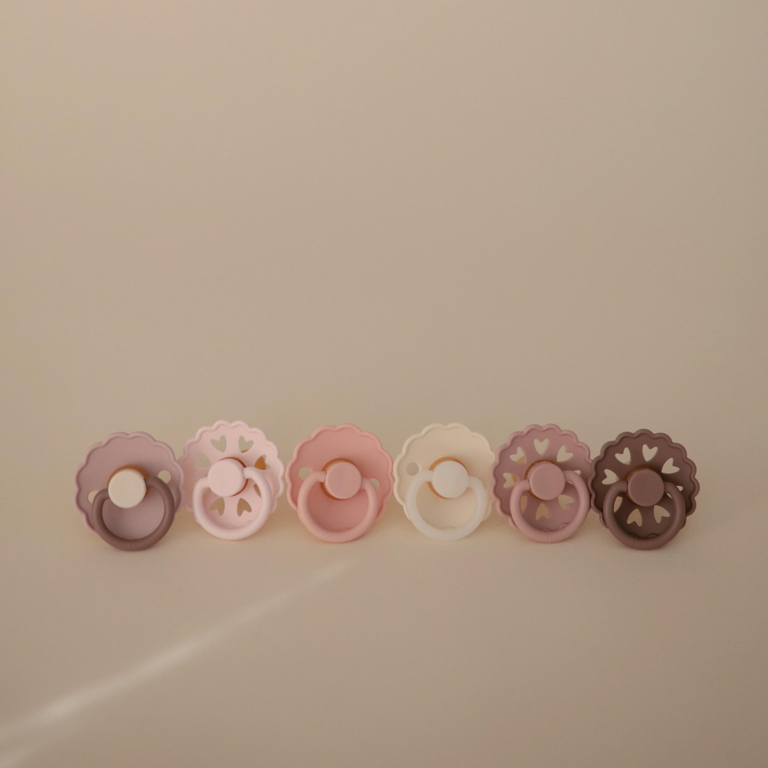 FRIGG SilkySoft outward-curve design protects delicate baby skin during pacifier use.