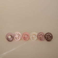 FRIGG SilkySoft outward-curve design protects delicate baby skin during pacifier use.