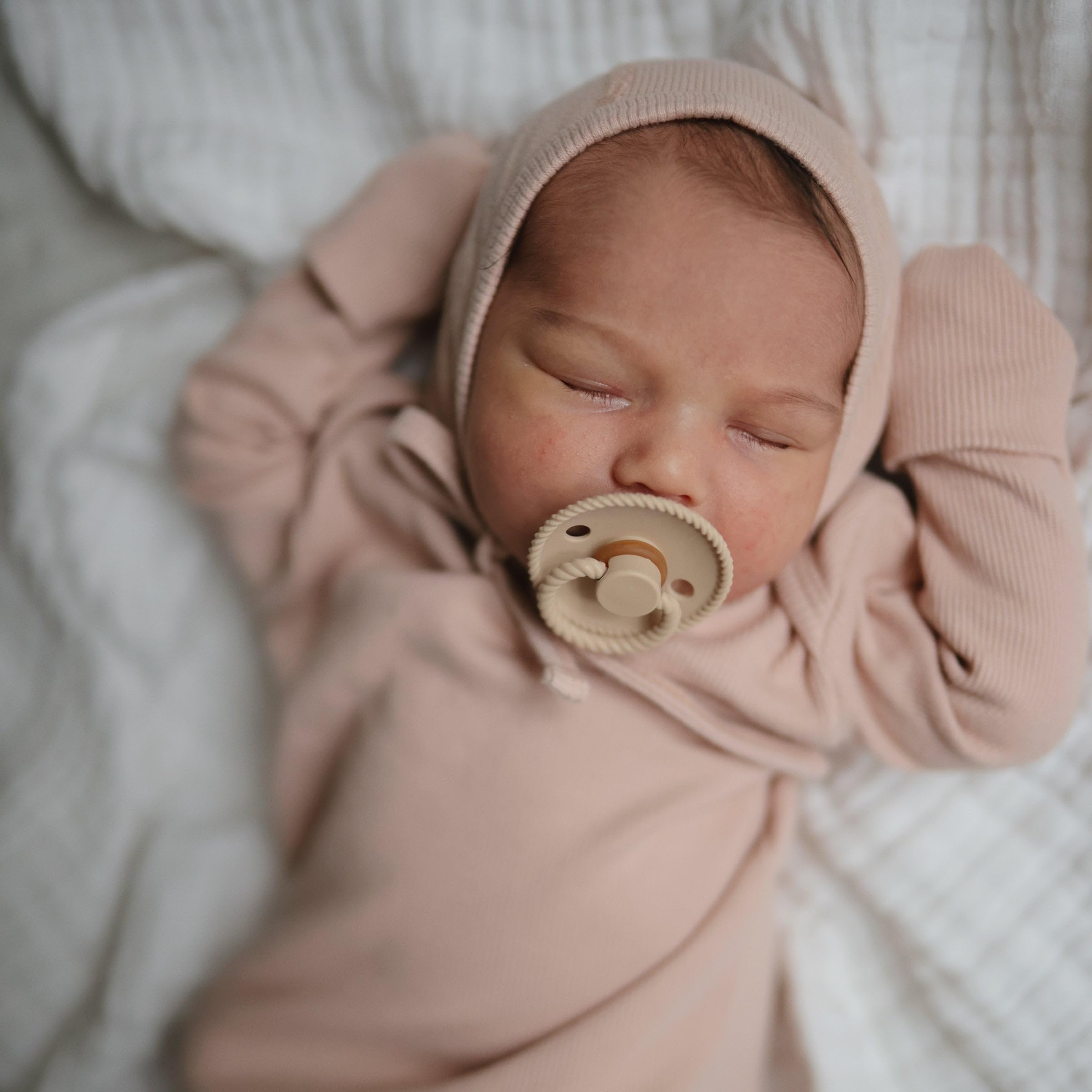 FRIGG SilkySoft pacifier security handle design promotes safe handling.