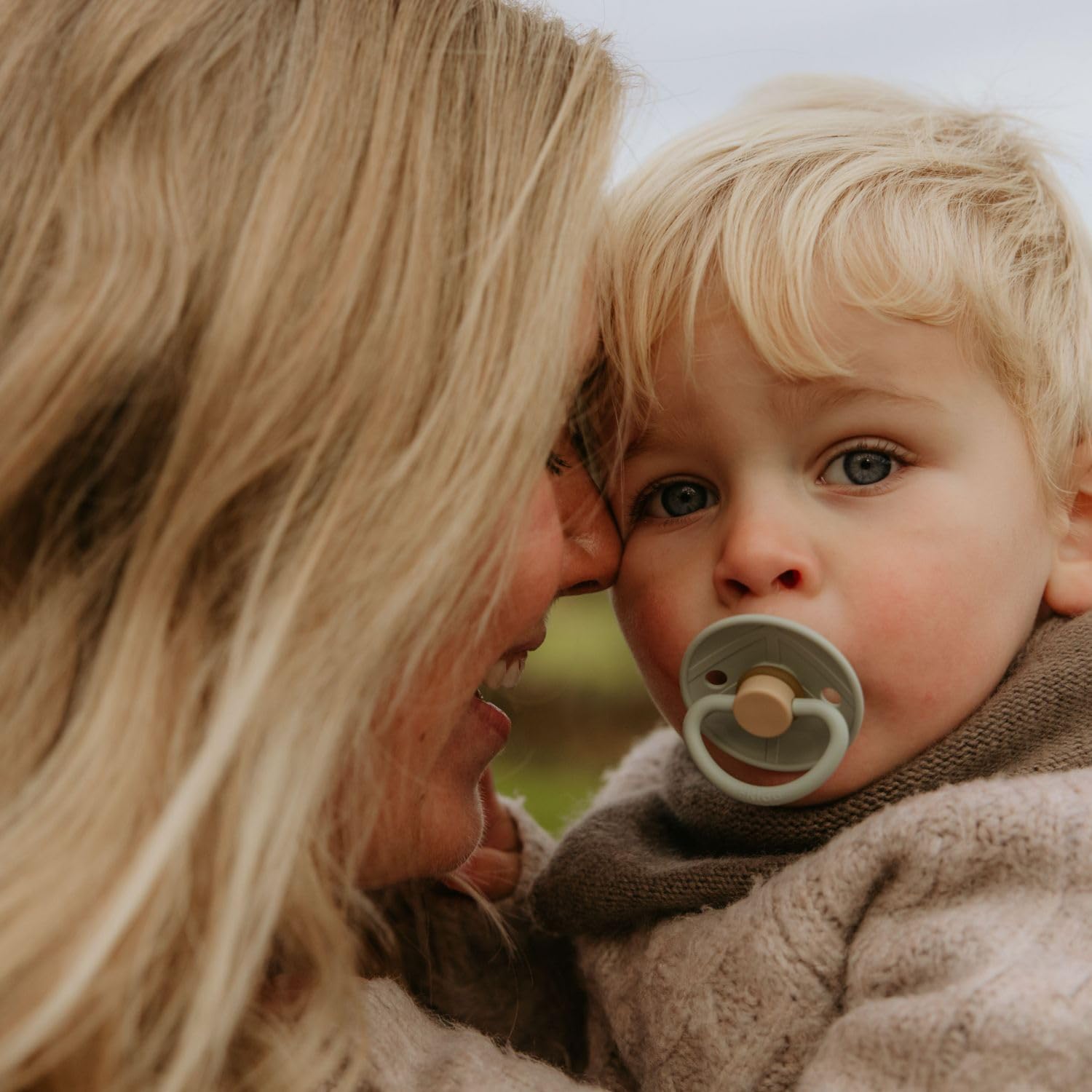 FRIGG SilkySoft BPA-free silicone for parental peace of mind during daily use.