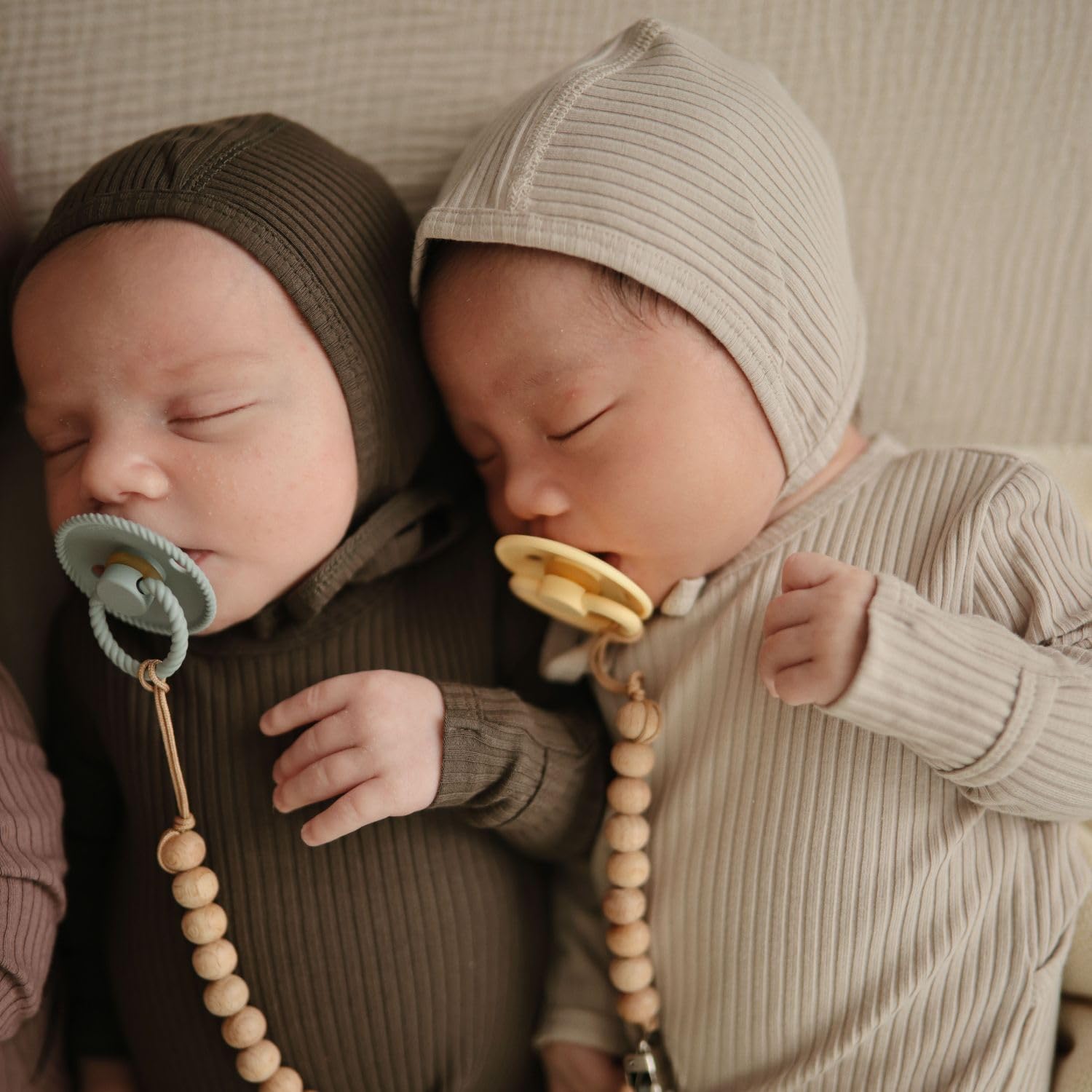 FRIGG SilkySoft four-pack in soft colors adds stylish baby essentials.