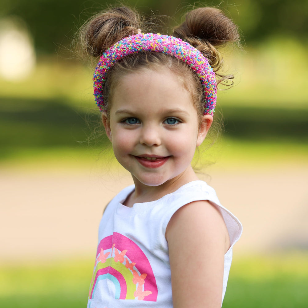 FROG SAC Flexible hair hoop adapts to various hairstyles.