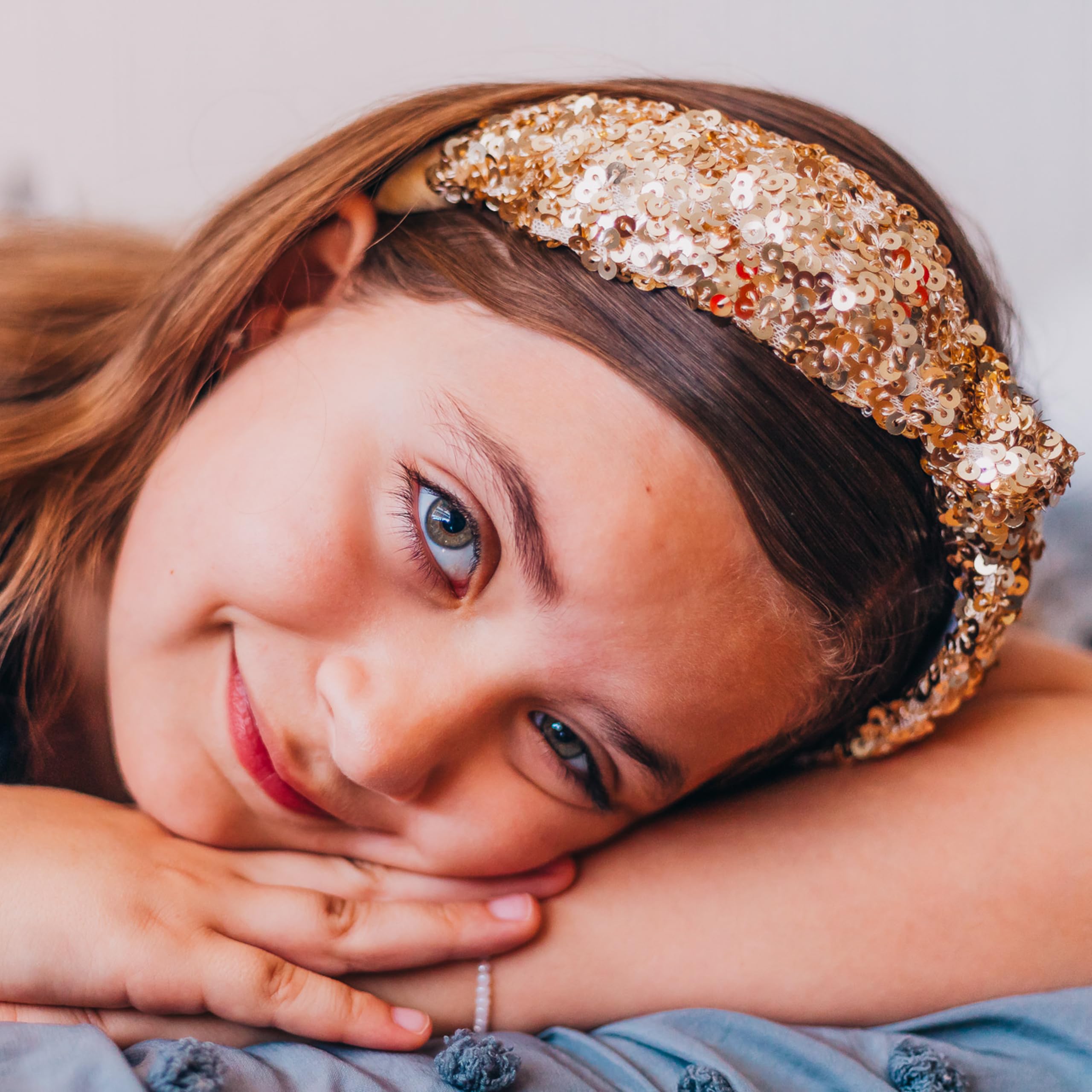 FROG SAC soft-felt-lining headband ensures comfortable wear against skin.