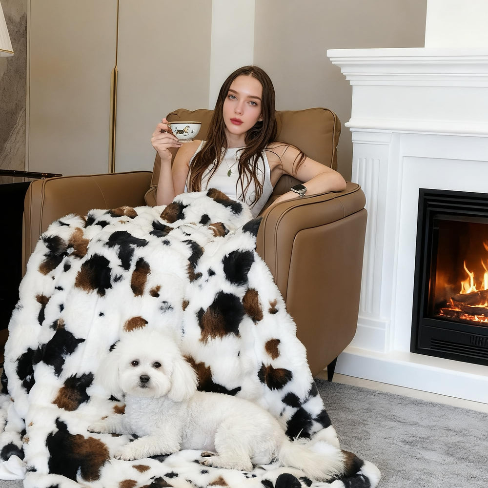 Fruaros plush blanket for kids room creates soft, comforting ambience.