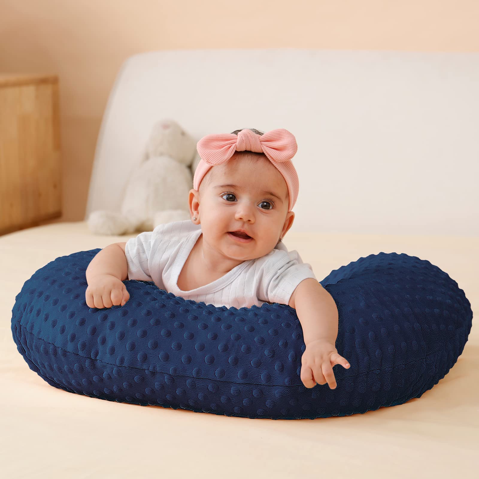 QUENESS Nursing Pillow removable ultra-soft cover shown for easy replacement