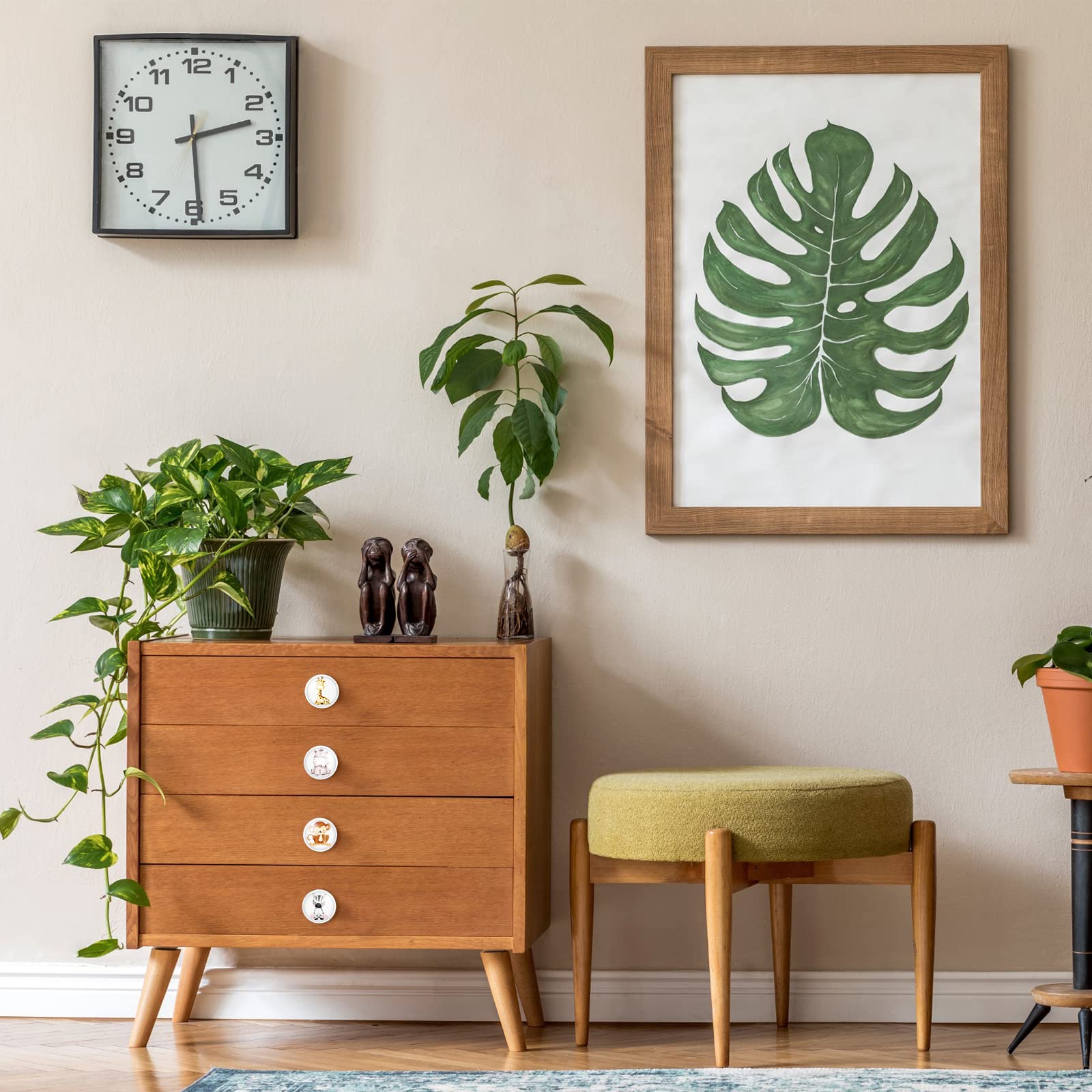 Fumete giraffe knob for drawers adds cheerful height to rooms.