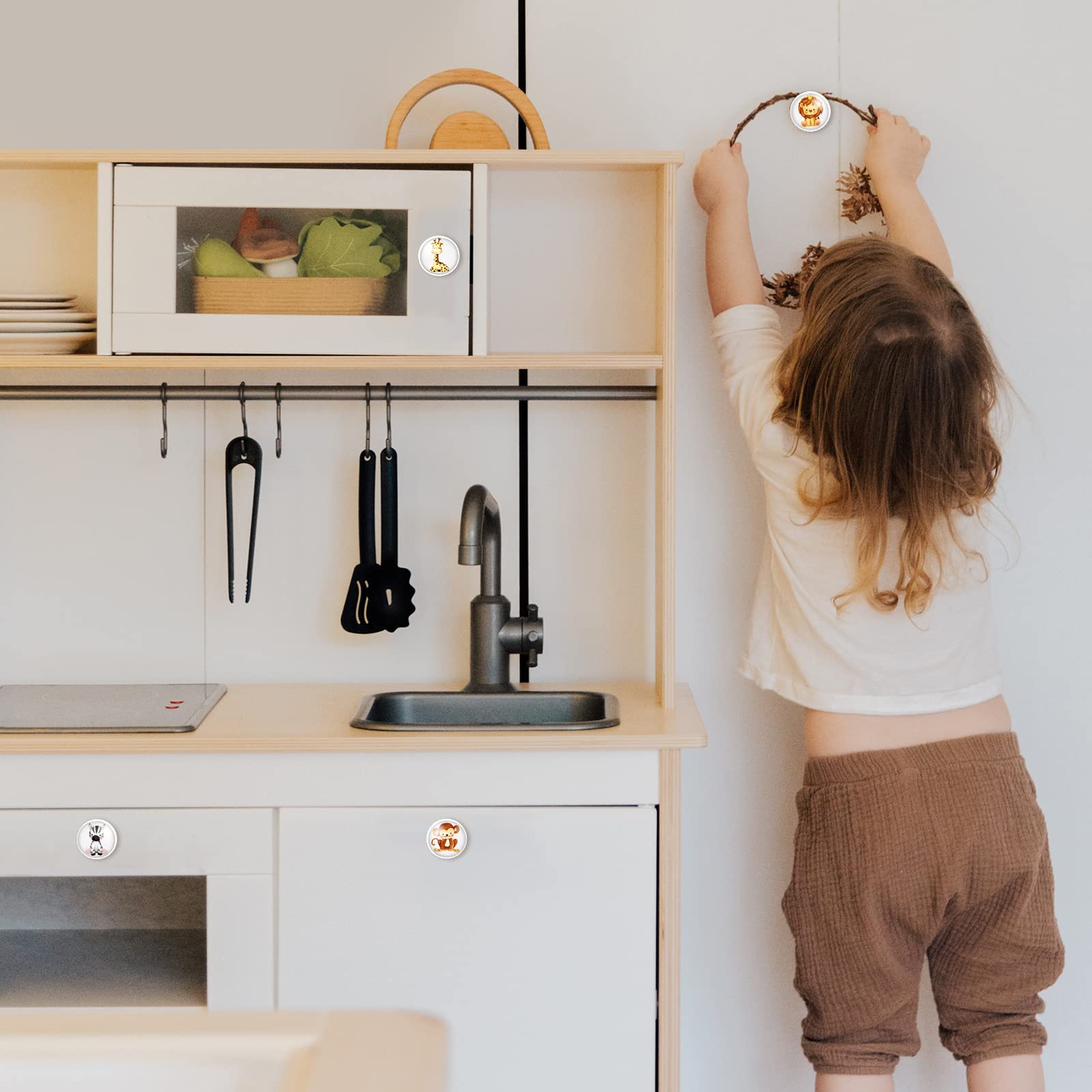 Fumete lion knob for drawers offers bold focal point.