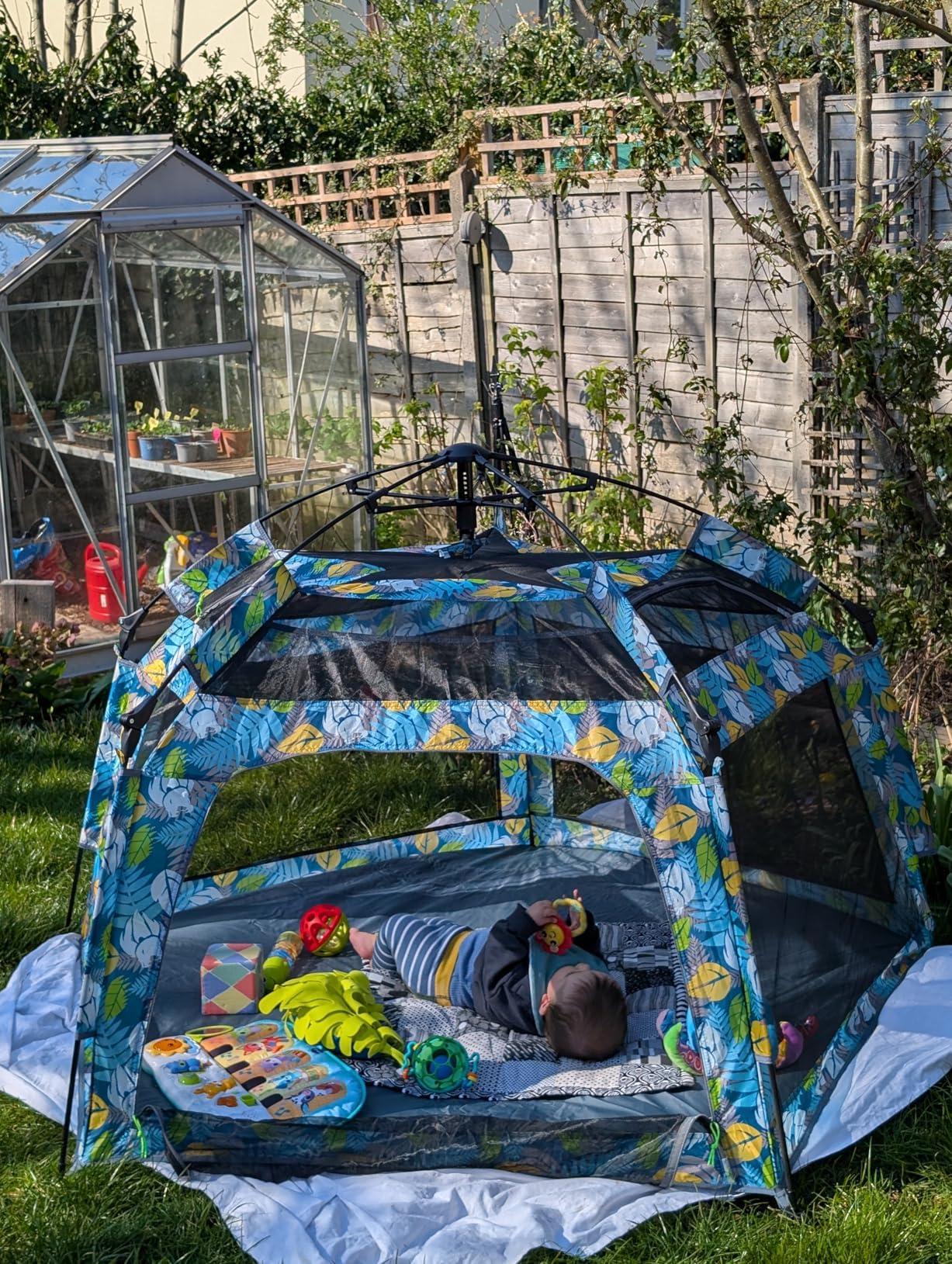 Funsland Baby Playpen Forest outdoor-use on the beach with easy transport.