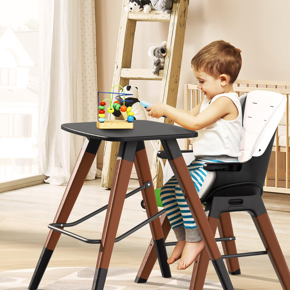 GAIVE 5-point-harness secures little ones during meals safely.