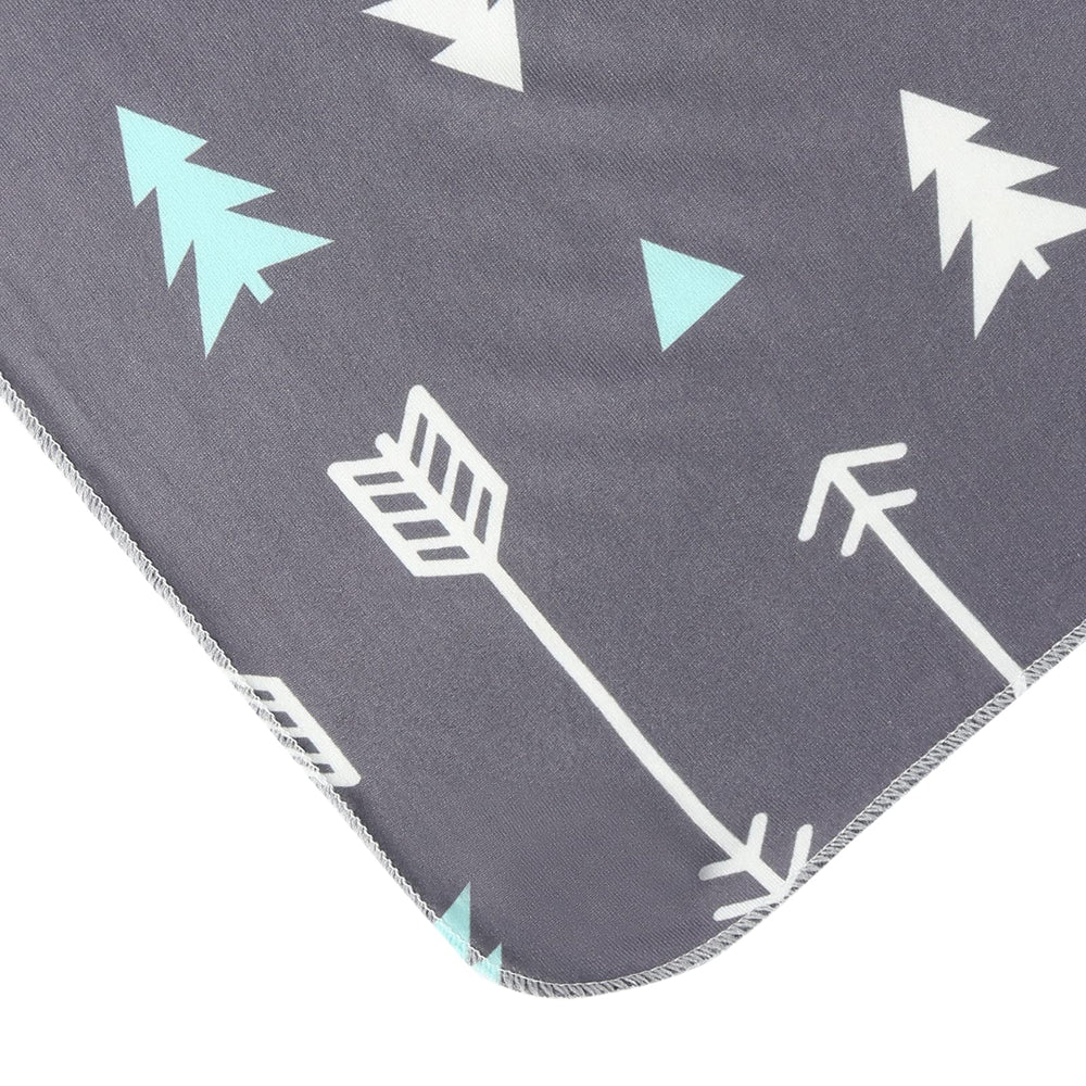 Galabloomer lightweight blanket ideal for warm months and daily use.