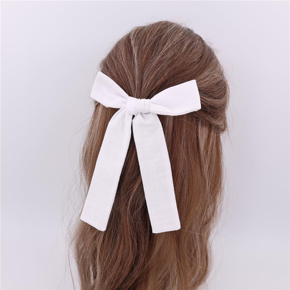 Gebelle 5in Fable bow on cotton linen adds a charming focal point for school looks.
