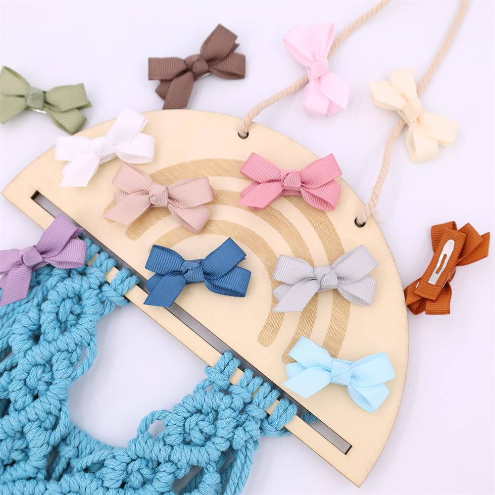 Gebelle baby shower gift clip with charming bow detail