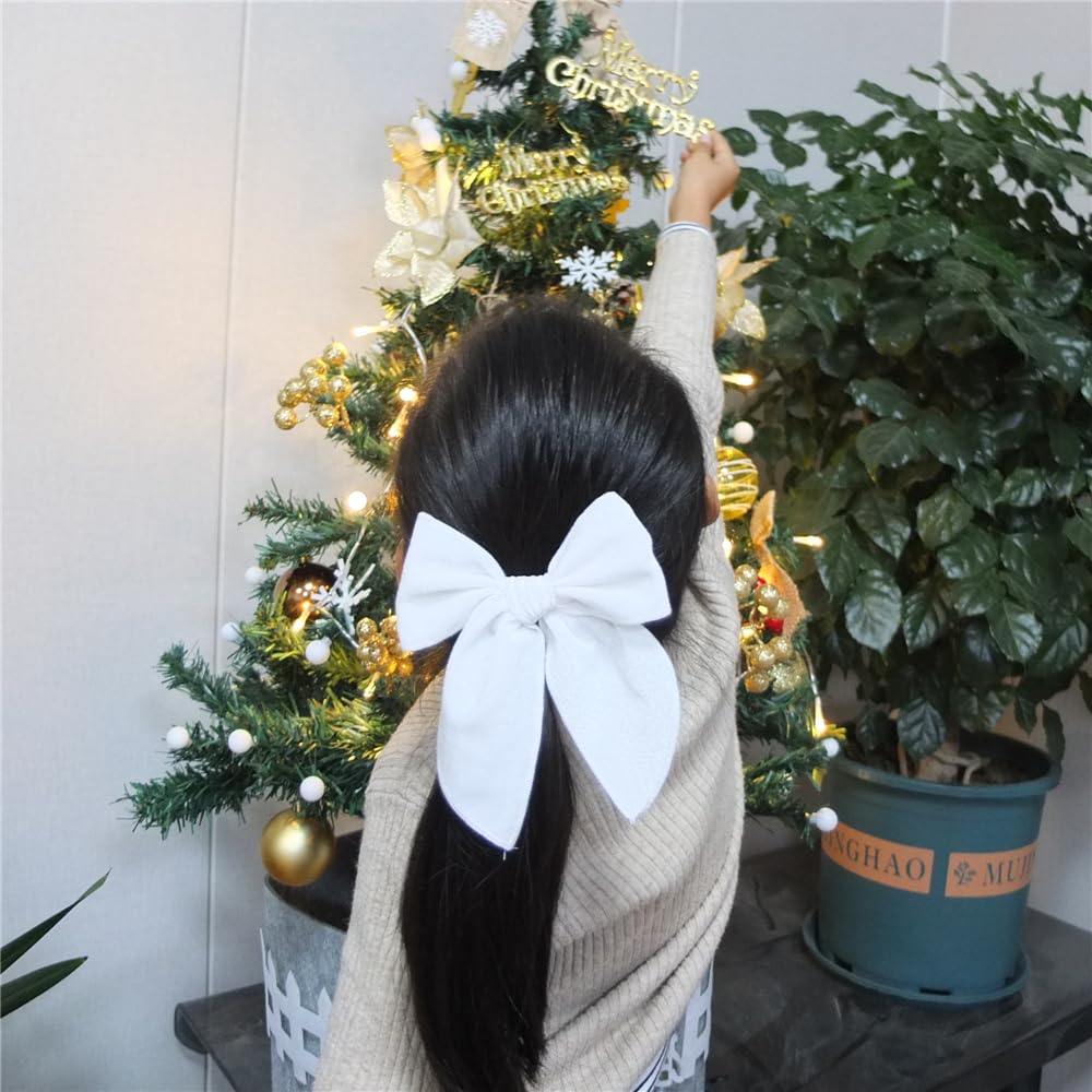 Gebelle christmas-themed velvet bow adds festive charm to outfits