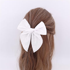 Gebelle gift-card packaging keeps bows secure and presentation-ready.
