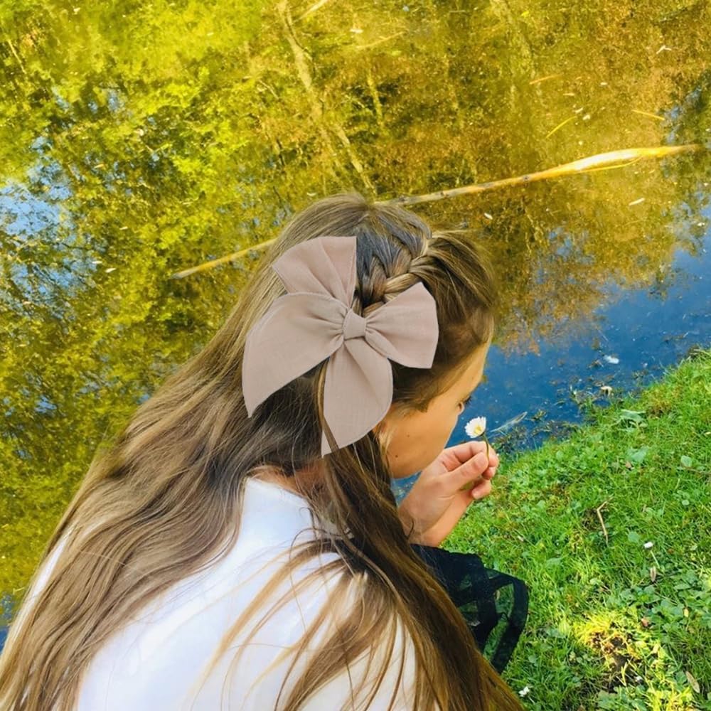 Gebelle fable bow clip paired with back-to-school ensembles.