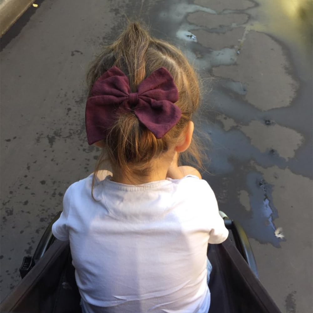 Gebelle sailor bow clip side view shows secure, easy attachment
