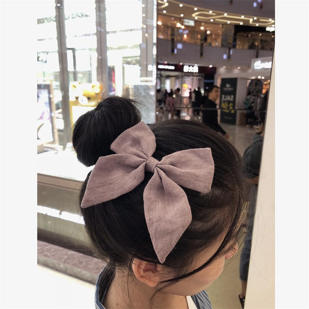 Gebelle sailor bow clip pack on model, adds charming touch to school outfits.