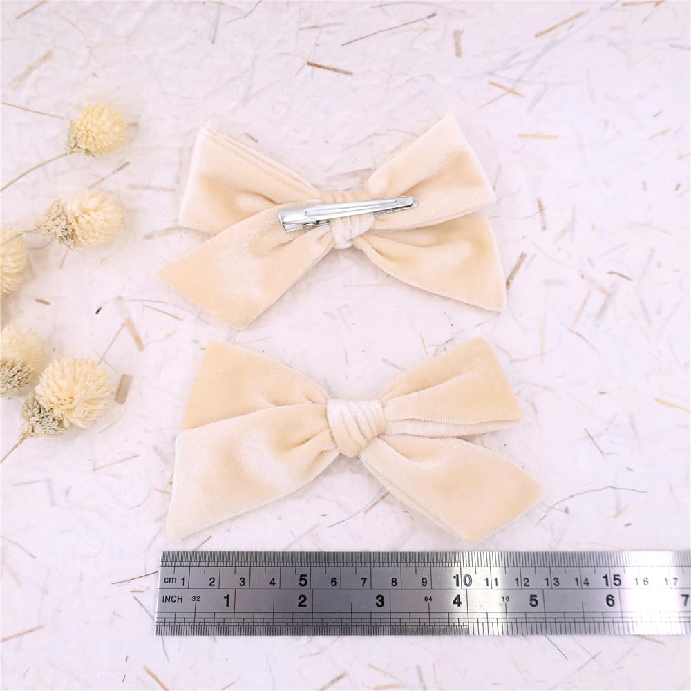 Gebelle velvet bow with removable clips for adjustable direction.